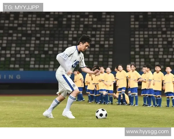 足球球星温暖小孩心灵 用爱与行动点亮未来希望 足球球星温暖小孩心灵 用爱与行动点亮未来希望